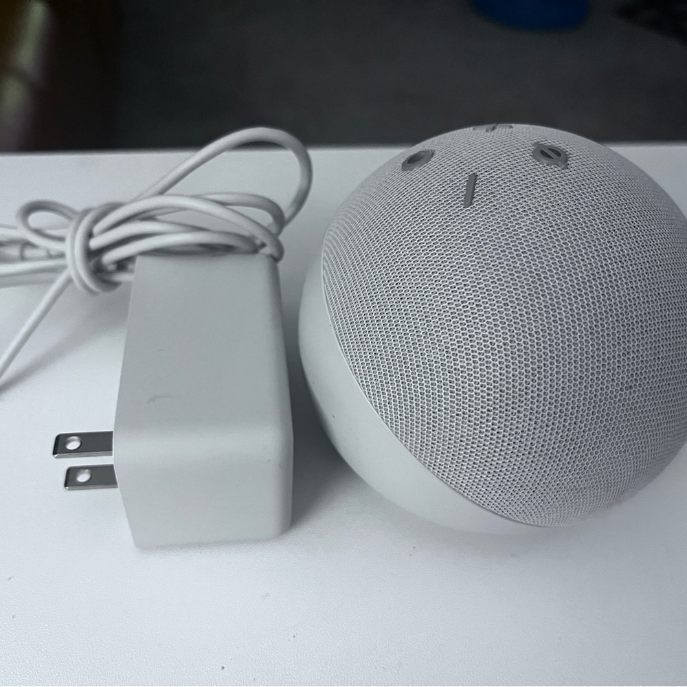 Amazon Echo Dot (4th Gen) Smart Speaker -Cream Model #B7W64E